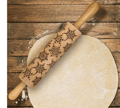 ROLLING PIN-LASER-ETCHED 
SNOWFLAKE DESIGN 8&quot;X1-3/4&quot;, 
15&quot; W/HANDLE, BEACHWOOD